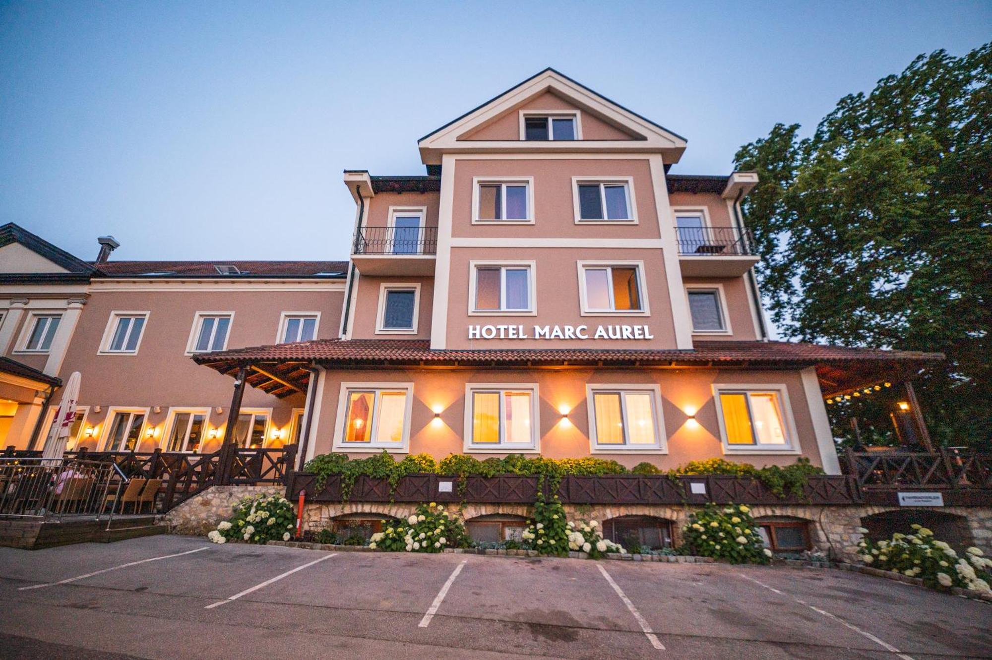 Hotel Marc Aurel Petronell Exterior photo